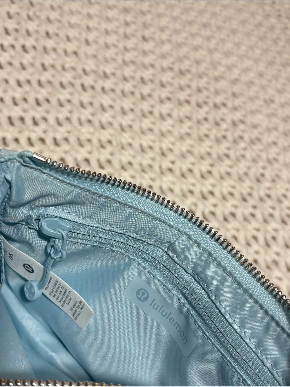 NWT lululemon foam cloud city essentials mini shoulder bag 1L - Picture 9 of 11